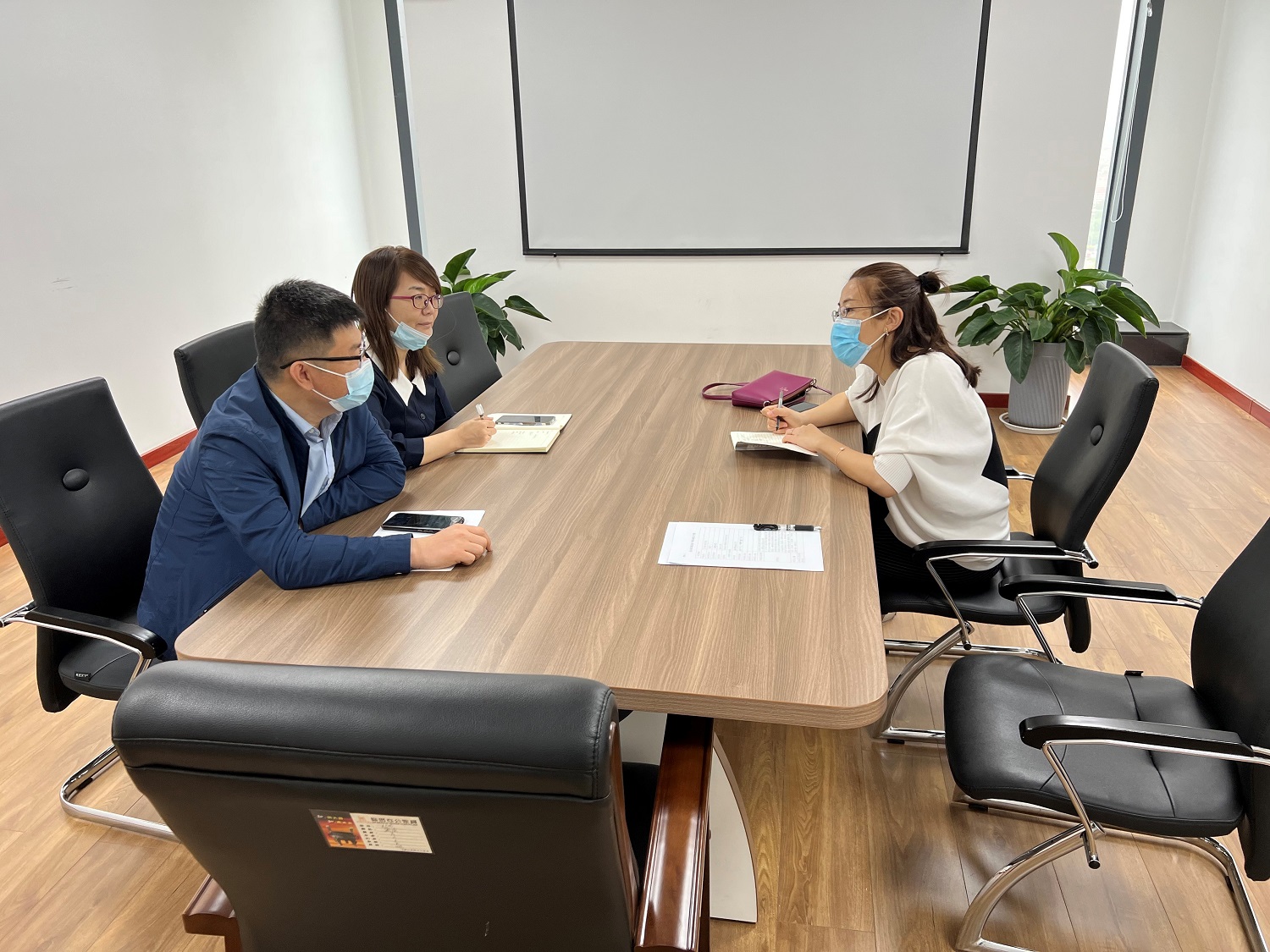 工商管理系啟動訪企拓崗促就業專項行動，深化產教融合提升教育咨詢服務